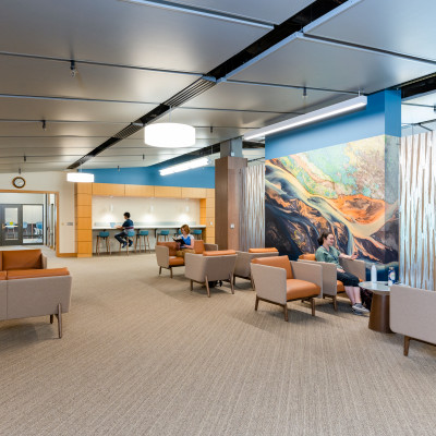 Photo of lounge seating at the top of the stairs in Gleason Library